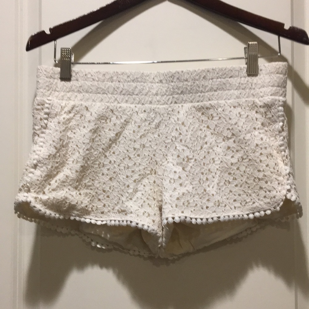AQUA womens Eyelet Lace Shorts lined/elastic waistband size S lovely linen white